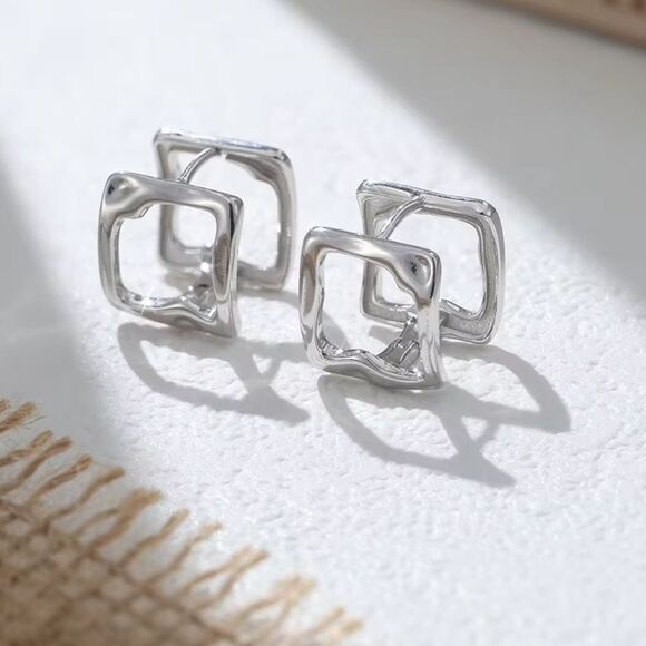 ENA 925 Sterling Silver Cube Shaped Cuff Earrings - Picture 2 of 4